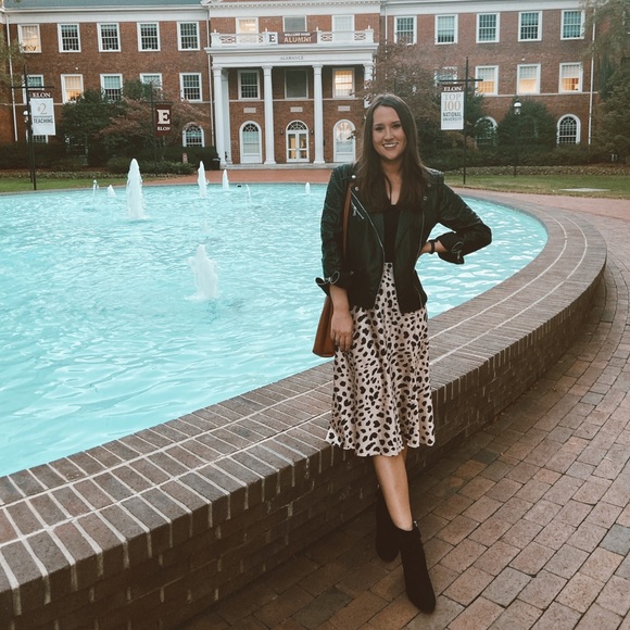 Meet the Posher, Becky - Picture 3 of 4